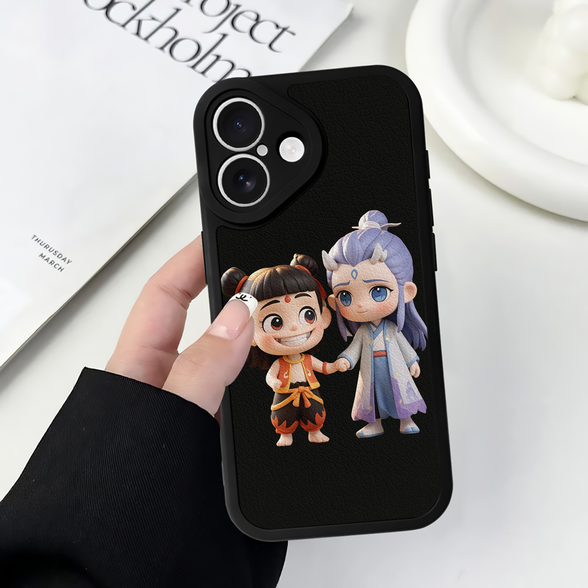（画像用） Ne Zha 2 ナタ 魔童の大暴れ 【iPhone 16シリーズ対応】シリコンスマホケース（レザー調） 材質：シリコン
